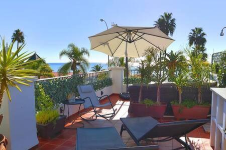 Apartamento En Primera Linea De Playa ネルハ エクステリア 写真
